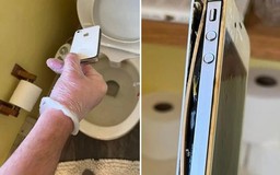 Tìm thấy iPhone mất tích 10 năm khi thông toilet