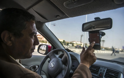 Người dùng Android lái xe an toàn hơn chủ máy iOS
