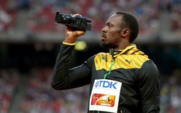 Bolt tự ‘sản xuất phim’ trong lễ nhận HCV