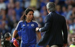 HLV Mourinho gặp rắc rối với bác sĩ xinh đẹp của Chelsea