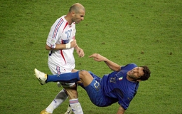 Materazzi đăng ảnh trêu tức Zidane
