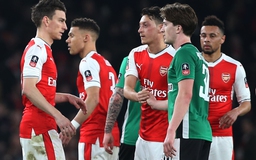 Arsenal vào bán kết Cúp FA, sức ép với Wenger không giảm