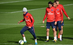 Cavani từ chối 1 triệu euro, không nhường quyền đá phạt đền cho Neymar
