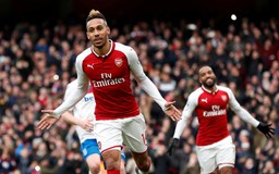 Aubameyang lập cú đúp, Arsenal nhấn chìm Stoke