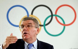 Chủ tịch IOC lại hứng chịu chỉ trích yêu cầu từ chức