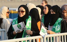 Ả Rập Xê Út lần đầu tiên cho phép phụ nữ đến sân xem bóng đá