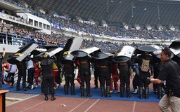 Một CĐV bị đánh chết, bạo lực lại hoành hành bóng đá Indonesia