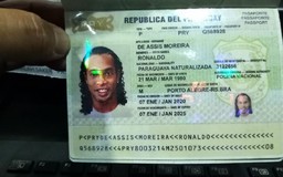 Vụ Ronaldinho bị giam ở Paraguay: Hàng loạt quan chức bị bắt và từ chức