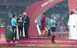 Thành viên Hoàng gia Qatar từ chối chạm tay trọng tài nữ ở Club World Cup