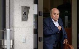 Nóng: FIFA cấm cựu chủ tịch Blatter đến năm 2028 vì… tự thưởng khoản tiền ‘khổng lồ’