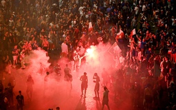 Đường phố khắp nước Ý ‘bùng nổ’ lễ hội mừng chức vô địch EURO 2020