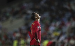 Ronaldo đối mặt rắc rối kiện cáo trước ngày ra mắt lần 2 tại M.U