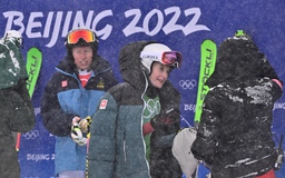 Olympic mùa đông 2022: VĐV trượt tuyết Thụy Sĩ bị mất huy chương vì đá đối thủ