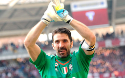 Huyền thoại sống Buffon gia hạn hợp đồng với Parma thi đấu đến năm 46 tuổi