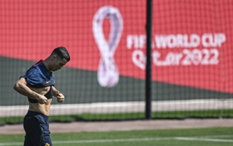 Ronaldo nhận án cấm thi đấu trước trận ra quân của tuyển Bồ Đào Nha