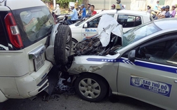4 ô tô đâm nhau trên đường Nguyễn Xiển - Hà Nội