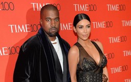 Kanye West và Kim Kardashian giàu nứt vách vẫn ngồi máy bay hạng phổ thông