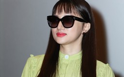 Hoa hậu Hương Giang đeo kính đen khi xuất hiện tại sự kiện