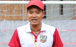 Danh thủ Nguyễn Hồng Sơn tiết lộ quá khứ bị mẹ xích chân không cho đá bóng