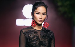 Hoa hậu H'Hen Niê nóng bỏng trong show Hà Linh Thư