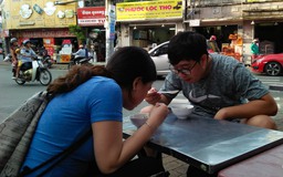 Súp cua ở Sài Gòn, hai chị em bán hết 100 chén trong 6 tiếng