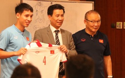 Đại sứ Việt Nam tại Indonesia thăm động viên tuyển Việt Nam trước trận bán kết
