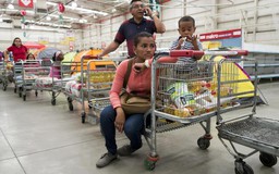 Venezuela phân phát hơn 4.000 tấn thực phẩm cho người dân