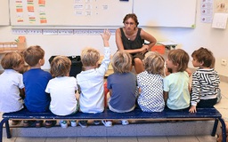 Trẻ em Pháp đến trường bắt buộc từ 3 tuổi