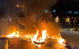 Bạo loạn, biểu tình rung chuyển Iran