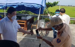 Phú Yên: Tặng smartphone cho lực lượng trực chốt để kiểm tra y tế qua QRCode