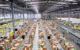 Thâm nhập trung tâm đóng gói đơn hàng 'khủng' của hãng Amazon
