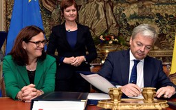 Thỏa thuận thương mại Mỹ, EU chưa 'chết' hậu ký kết CETA