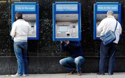 Ngân hàng Mỹ thu hàng tỉ USD từ phí ATM và phí thấu chi