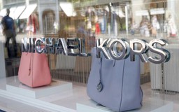 Michael Kors thâu tóm hãng giày hiệu Jimmy Choo