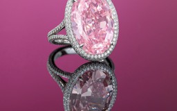 Nhẫn kim cương hồng bán giá khủng 32 triệu USD