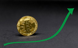 Vì sao bitcoin tăng giá đến gần 7.000 USD?