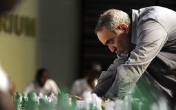 Kỳ thủ Garry Kasparov lo 'chiến tranh lạnh trên mạng' toàn cầu