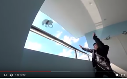 Tràn lan YouTube nhảm: Giật mình với video thả mũ bảo hiểm từ nhà cao tầng