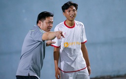 Từ thủ môn U.21 Báo Thanh Niên tới HLV bóng đá sinh viên siêu 'ngầu'