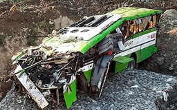 Xe buýt lao xuống vách núi ở Philippines, 19 người thiệt mạng