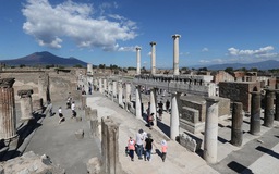 Mười quả bom thời Thế chiến 2 còn vùi bên dưới tàn tích Pompeii