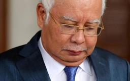 Cựu thủ tướng Malaysia lấy quỹ công mua quà sinh nhật 3 tỉ đồng cho vợ