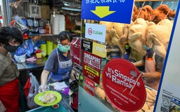 ‘Khủng hoảng cơm gà’ ở Singapore