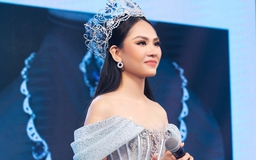 Hoa hậu Mai Phương được tặng lại vương miện sau khi bán đấu giá 3 tỉ đồng