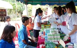 Khám bệnh, cấp thuốc miễn phí cho người nghèo ở Lào