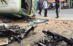 Lật xe buýt, 1 người chết, 4 người bị thương