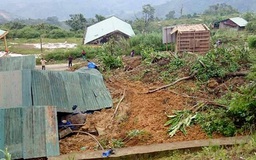 Sạt lở đồi ở Quảng Nam vùi lấp nhà dân