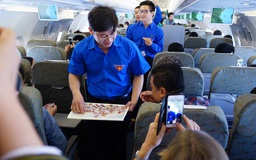 Vietnam Airlines tự hào tuổi trẻ bằng 'chuyến bay Thanh niên'