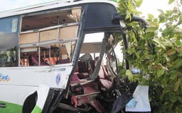 Tai nạn kinh hoàng giữa xe container và xe khách: 19 người thương vong