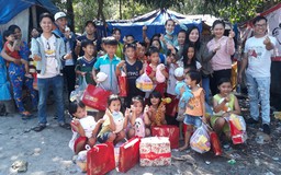 Mang quà 1.6 đến bãi rác vui cùng các trẻ em không may mắn